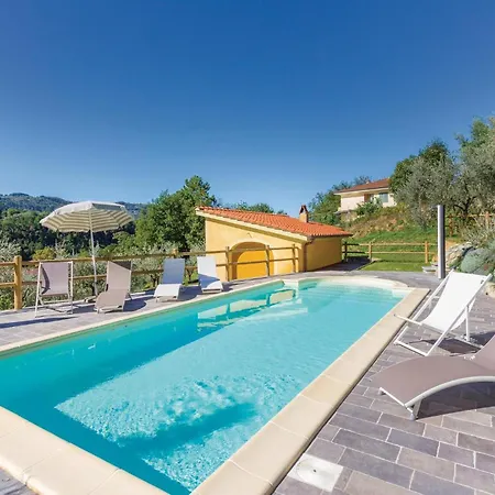 3 Bedroom Cozy In Camaiore Lu Holiday home *