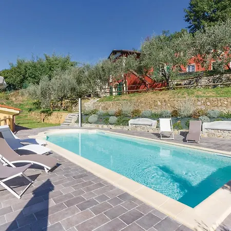 3 Bedroom Cozy In Camaiore Lu Holiday home Montemagno (Lucca)